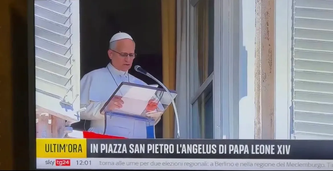 Leone XIV in video, le parole del leader leghista in sottofondo: l’errore della diretta