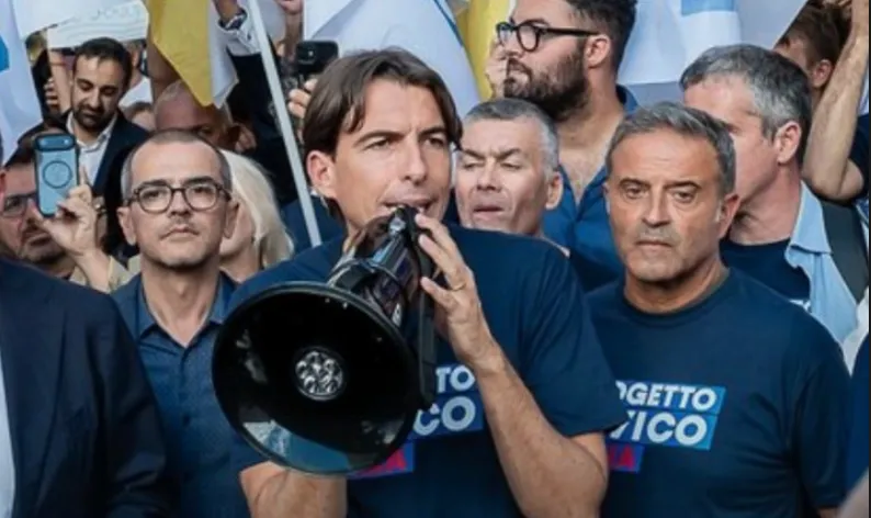 Onorato manda via i tassisti scorretti a Termini, i dubbi di Santori: "Una sceneggiata, lo fa solo per un motivo"