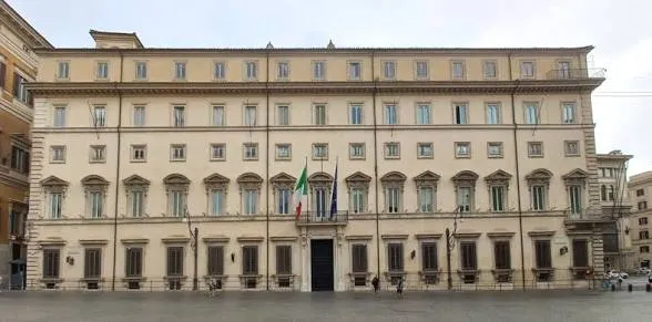 Israele e Palestina, Palazzo Chigi guarda alla soluzione dei due Stati: “Terrorismo senza spazio”