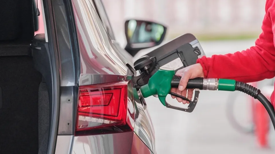 Carburanti, sconti e distributori in difficoltà: Faib e Fegica propongono un nuovo price cap