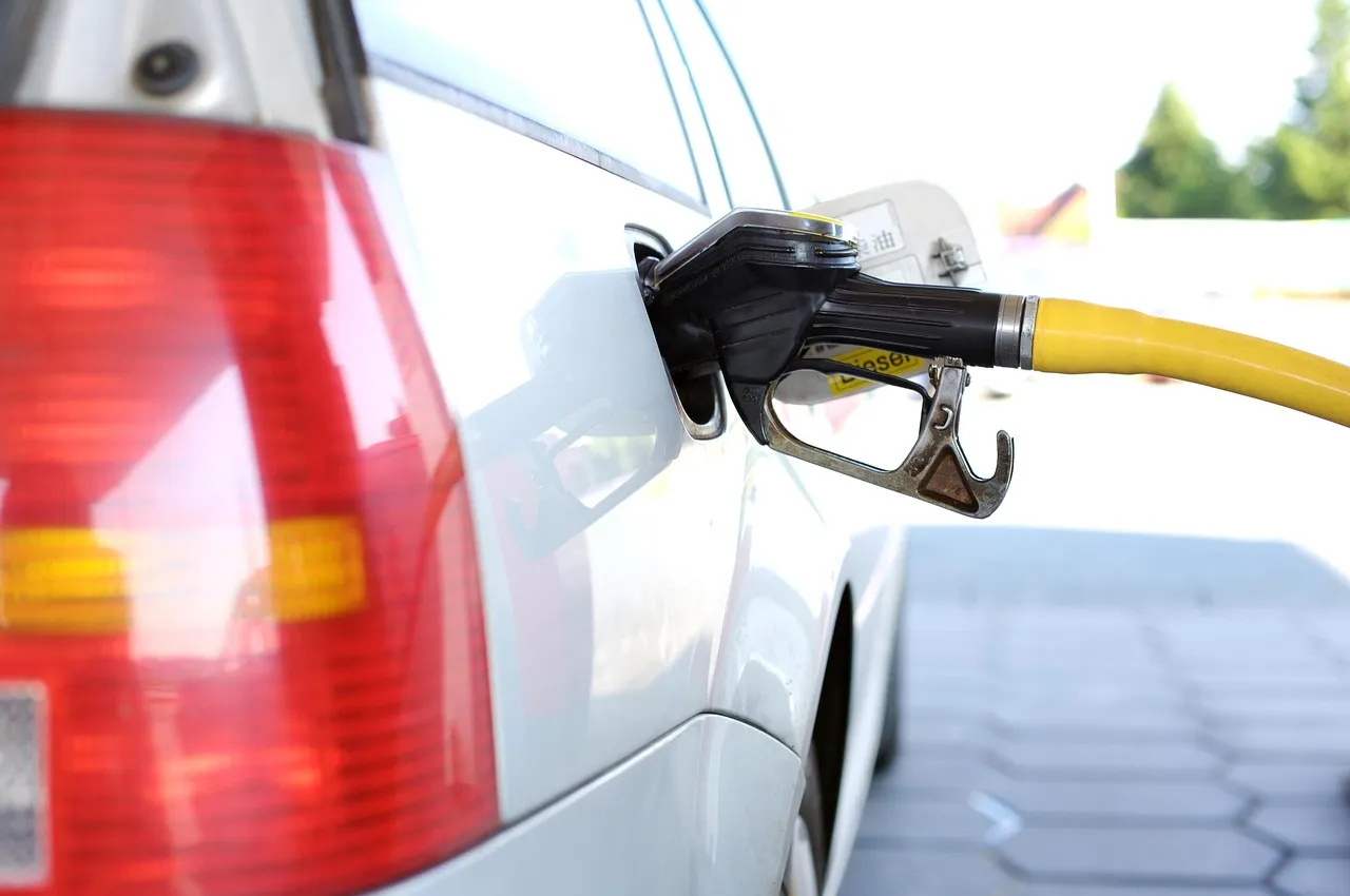 Prezzi carburanti, Faib e Fegica chiedono un tetto per legge: proposta il 12 ottobre a Roma
