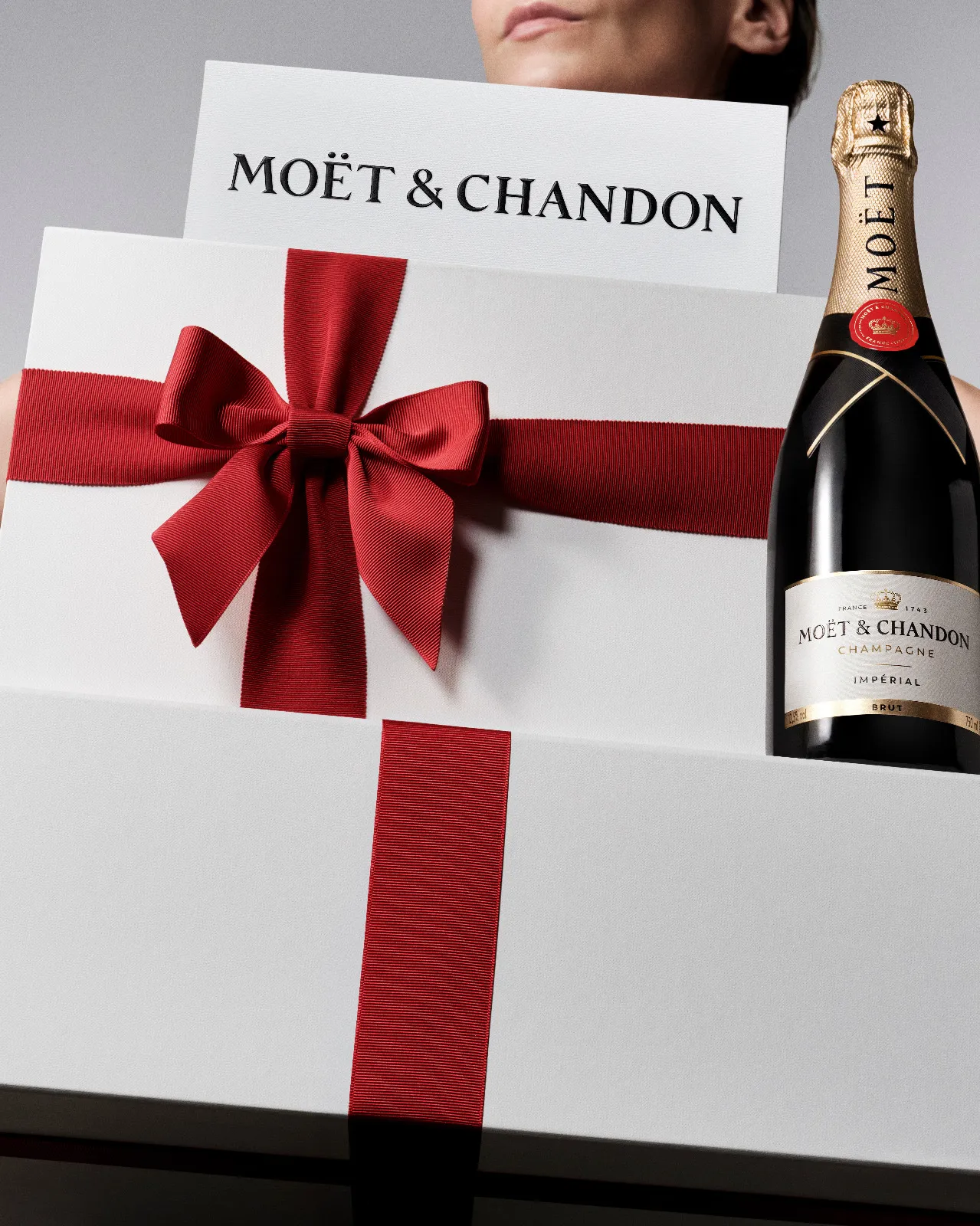 Moët & Chandon scommette sul Natale: a Milano il primo atelier del regalo su misura
