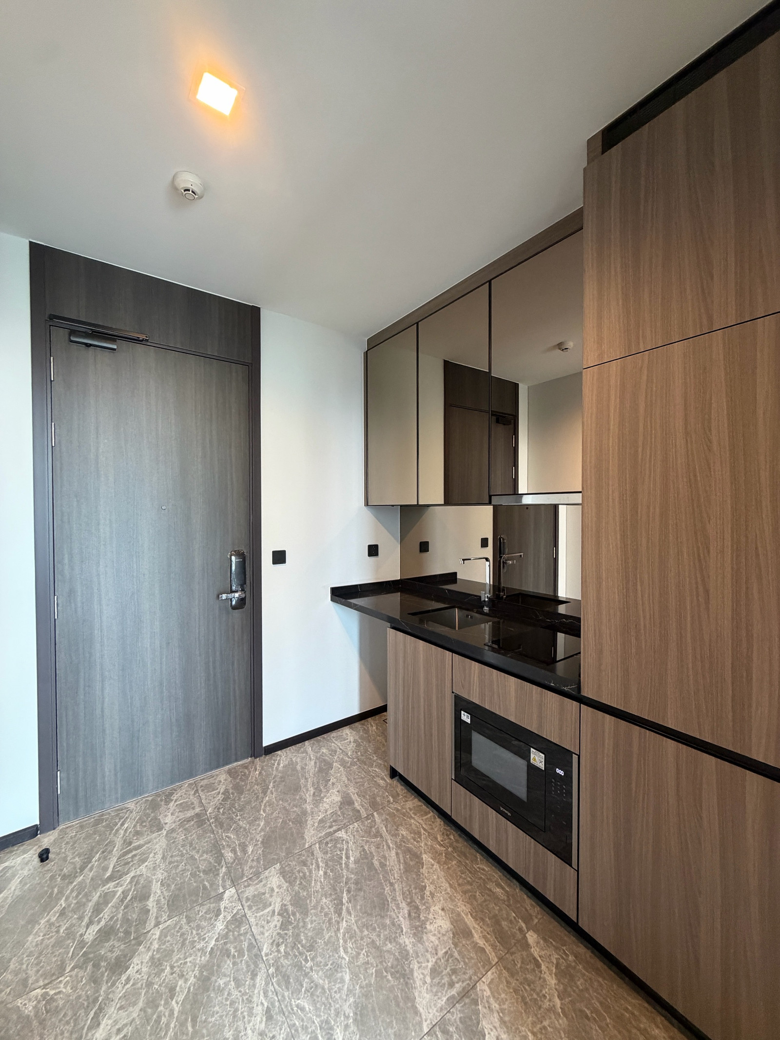 AESTIQ Thonglor