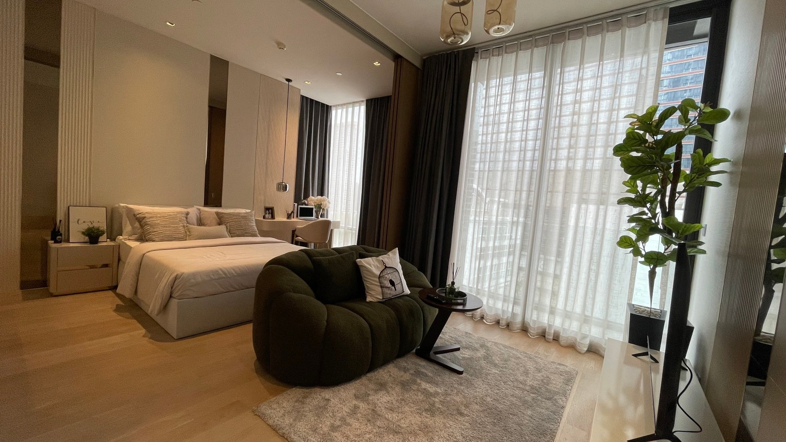 Ashton Silom