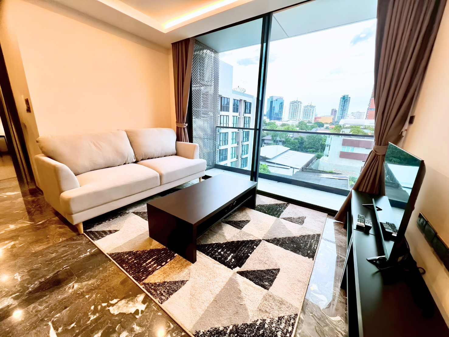 Condo 168 Sukhumvit 36
