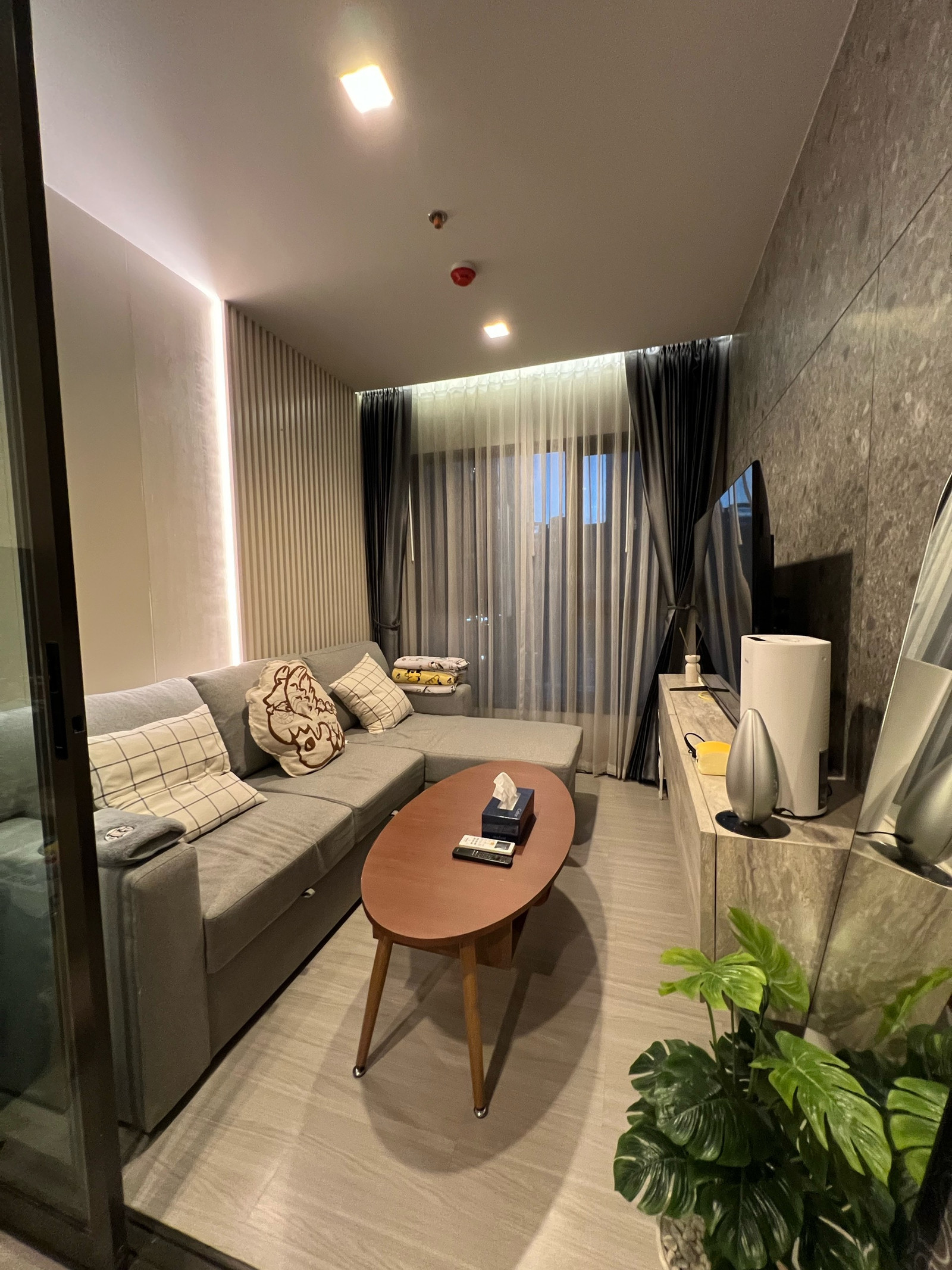 Life Asoke Rama 9