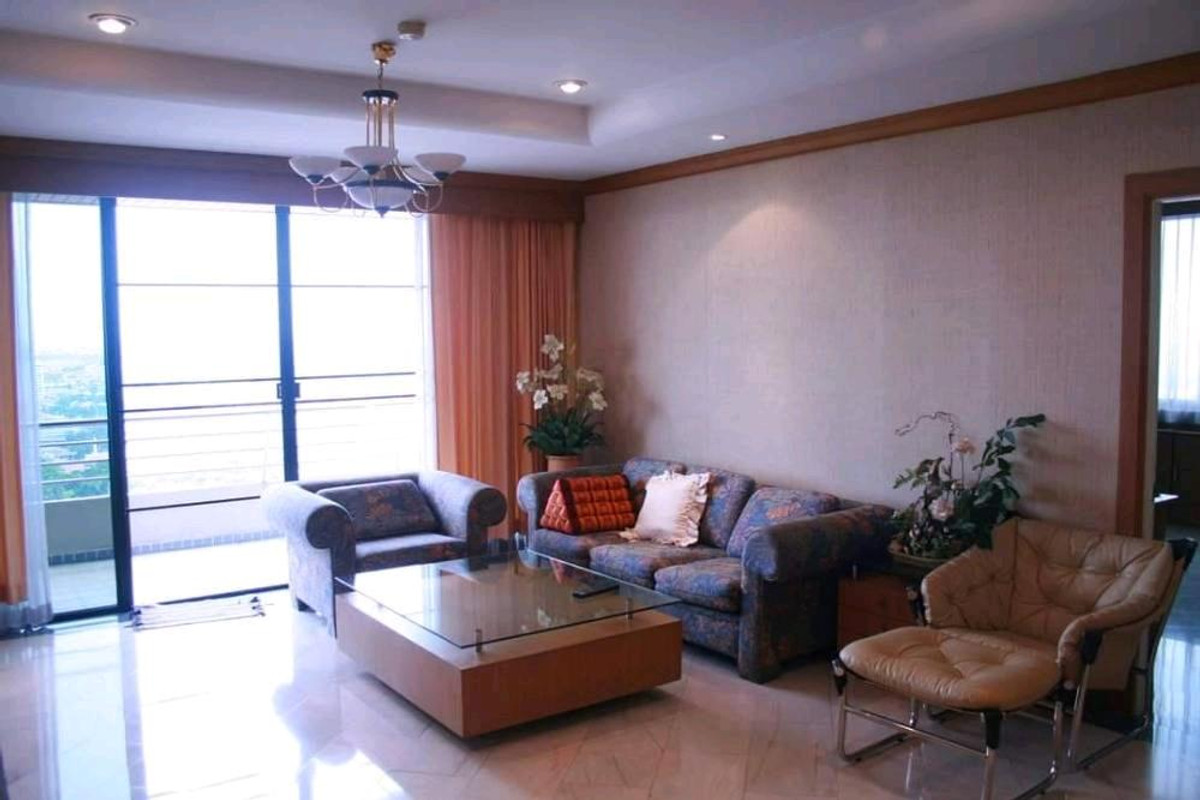 Riverine Place Condominium