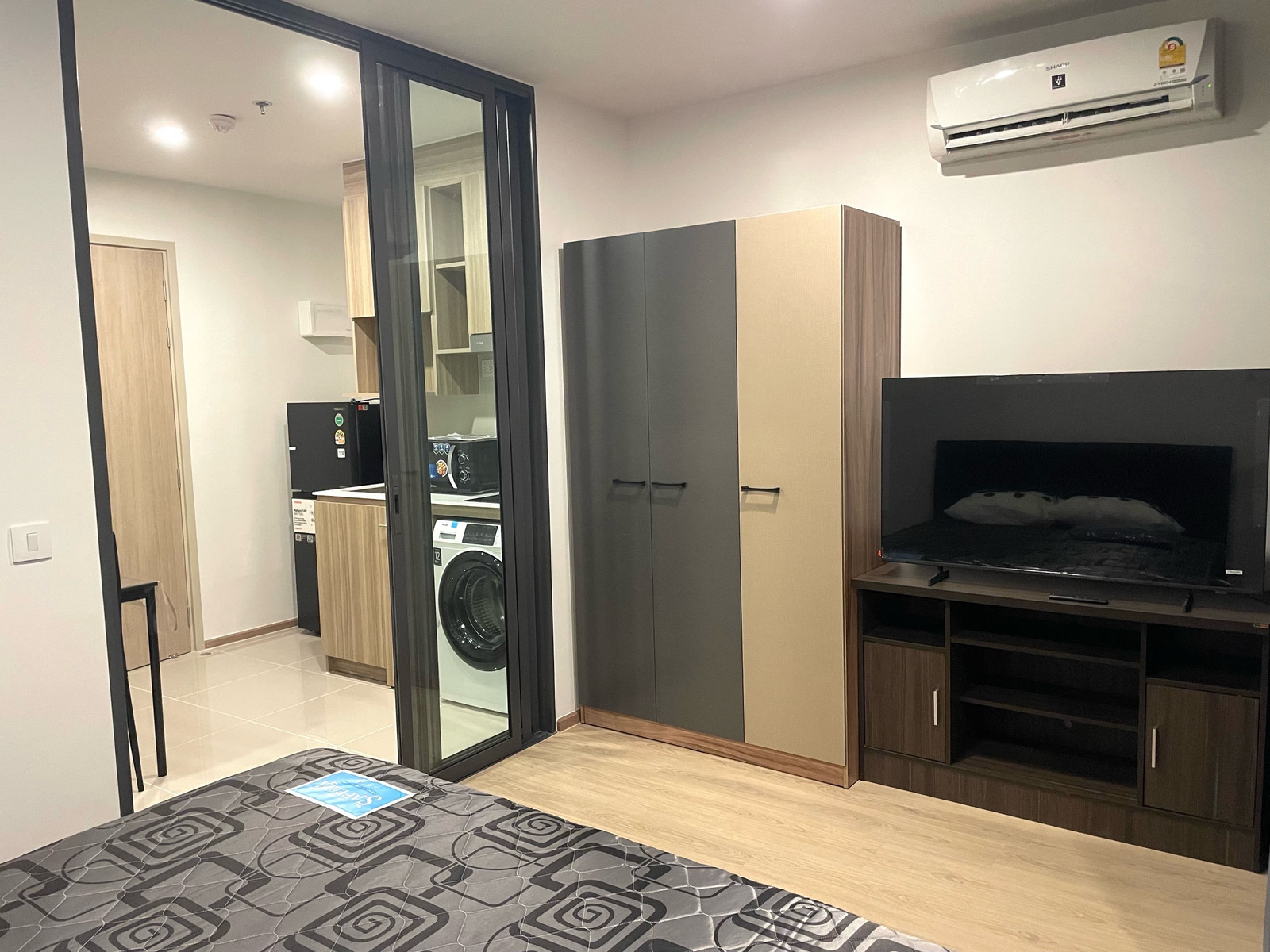 Studio Condo for Rent at Life Rama 4 Asoke