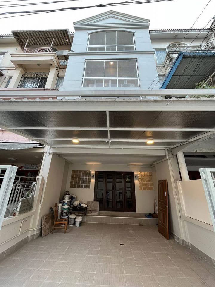 Townhouse Sukhumvit 101/1