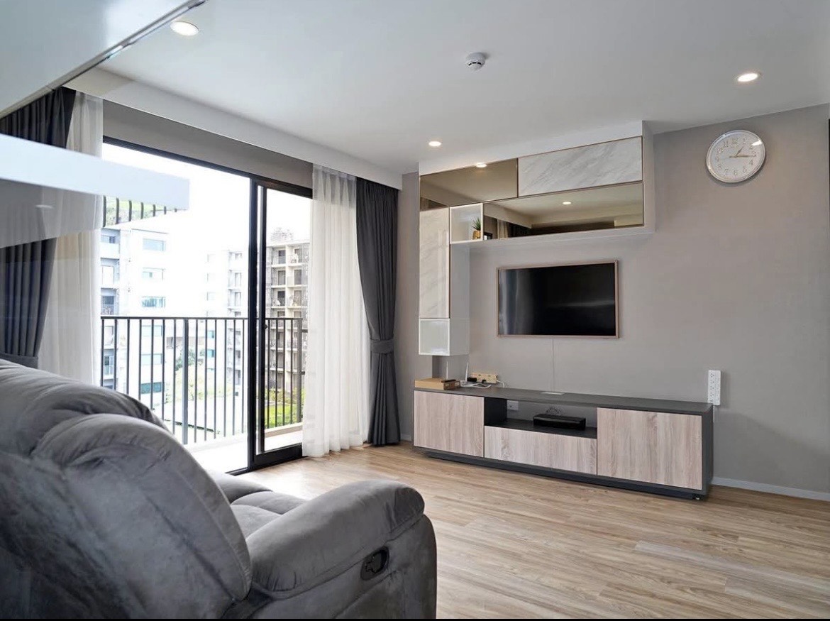 Blossom Condo Sathon-Charoen Rat
