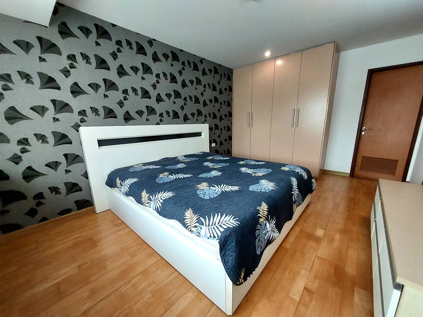 Condo Residence 52
