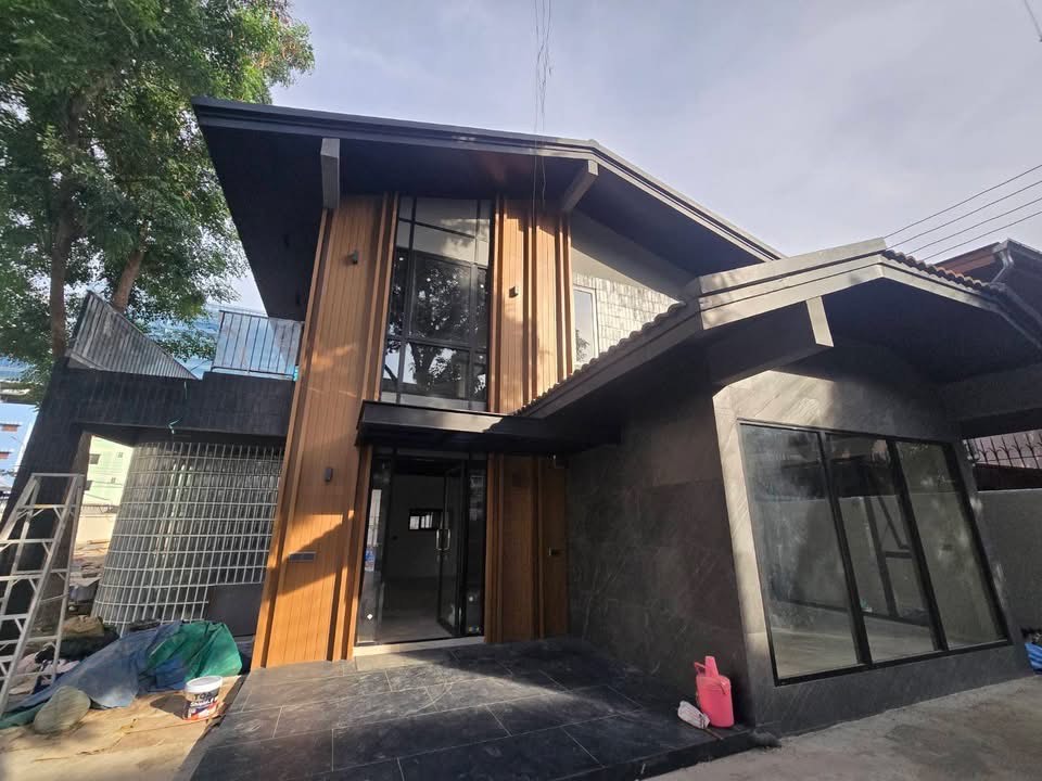 Showroom House
