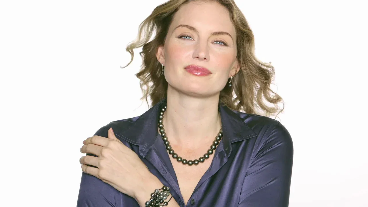 10–12mm Tahitian Pearl Necklace film