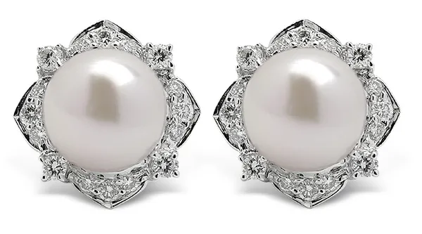 Dilana a Japanese Akoya Cultured Pearl Earring