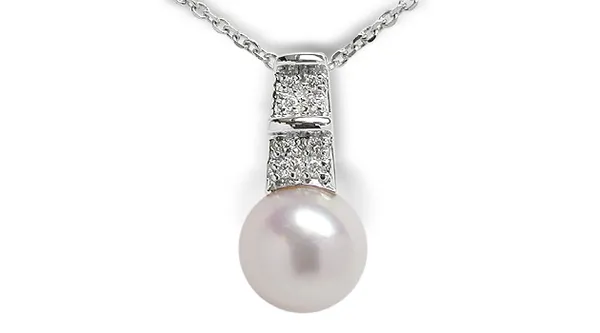 Donae a Japanese Akoya Cultured Pearl Pendant