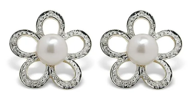 Daisy a Jpanese Akoya Cultured Pearl Earring
