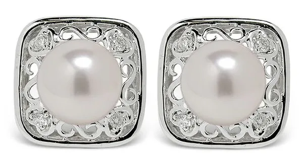 Joelle a Japanese Akoya Cultured Pearl Earring