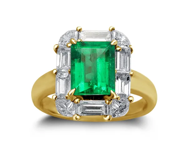 18K Yellow Gold Emerald Ring w/1.40cttw. Diamonds