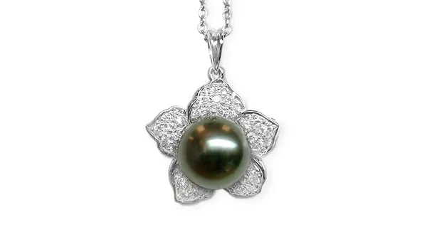 Daffodil a Black Tahitian Cultured Pearl Pendant