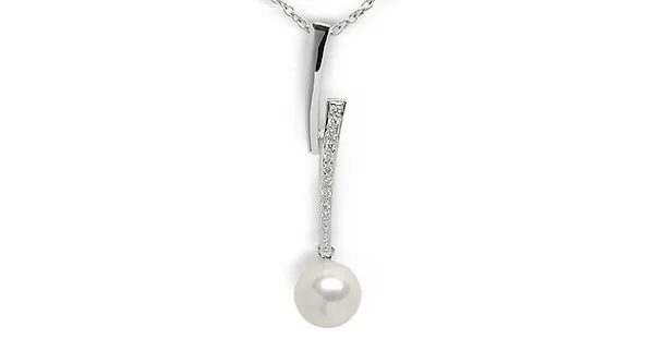 Bolt a Japanese Akoya Cultured Pearl Pendant