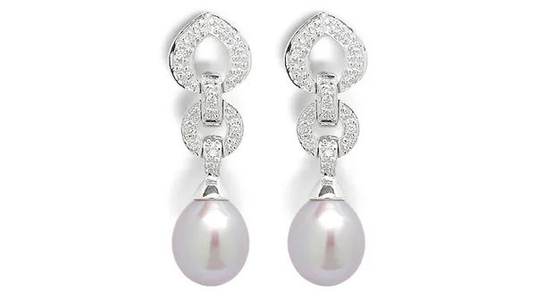 Agatha a Freshwater Cultured Pearl Earring