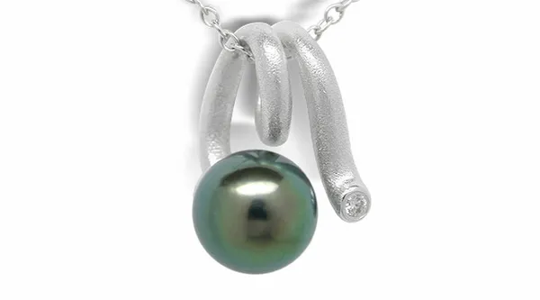 Black Pearl Pendant Kiana Akoya Cultured