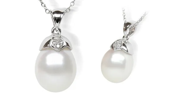 Zib a White South Sea Cultured Pearl Pendant