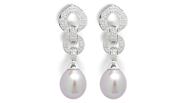 Agatha a Freshwater Cultured Pearl Earring