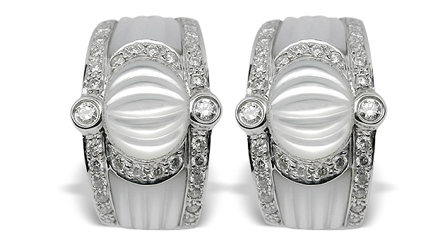 SOLD - Atalanta a Mother of Pearl Earring