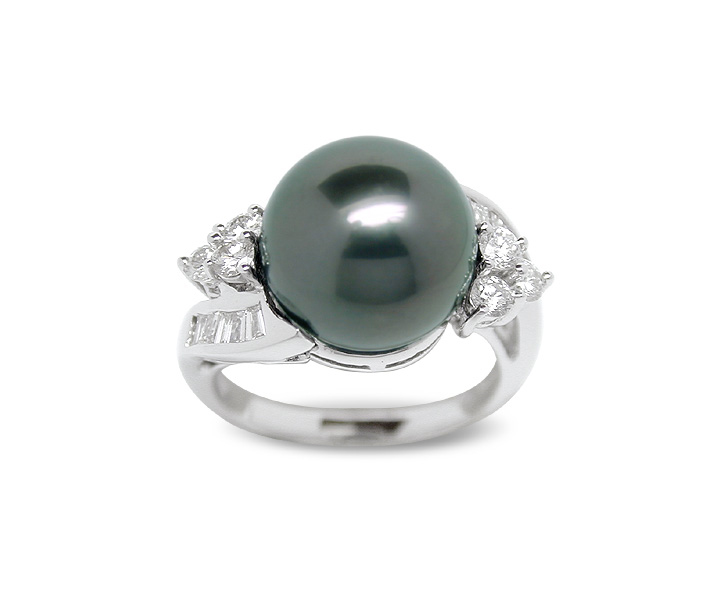 Avernus a Black Tahitian Cultured Pearl Ring