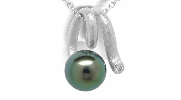 Black Pearl Pendant Kiana Akoya Cultured