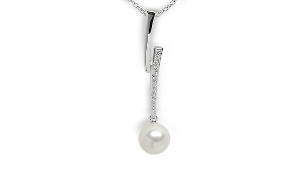 Bolt a Japanese Akoya Cultured Pearl Pendant