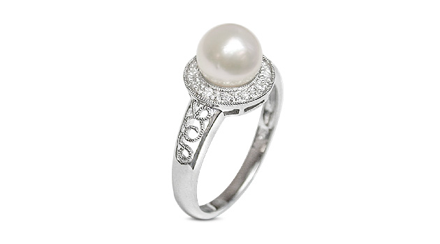 Celo a  Japanese Akoya Cultured Pearl Ring
