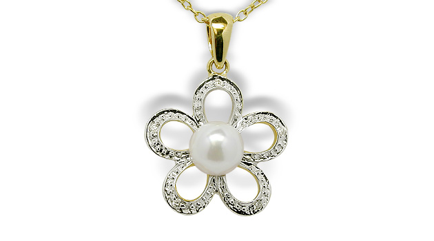 Daisy a Japanese Akoya Cultured Pearl Pendant