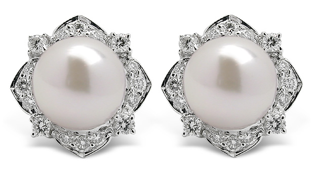 Dilana a Japanese Akoya Cultured Pearl Earring