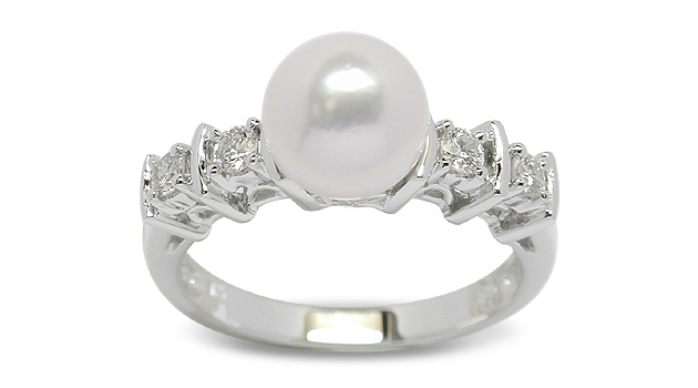 Esca a Japanese Akoya Cultured Pearl Ring