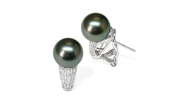 Eunice a Black Tahitian Cultured Pearl Earring