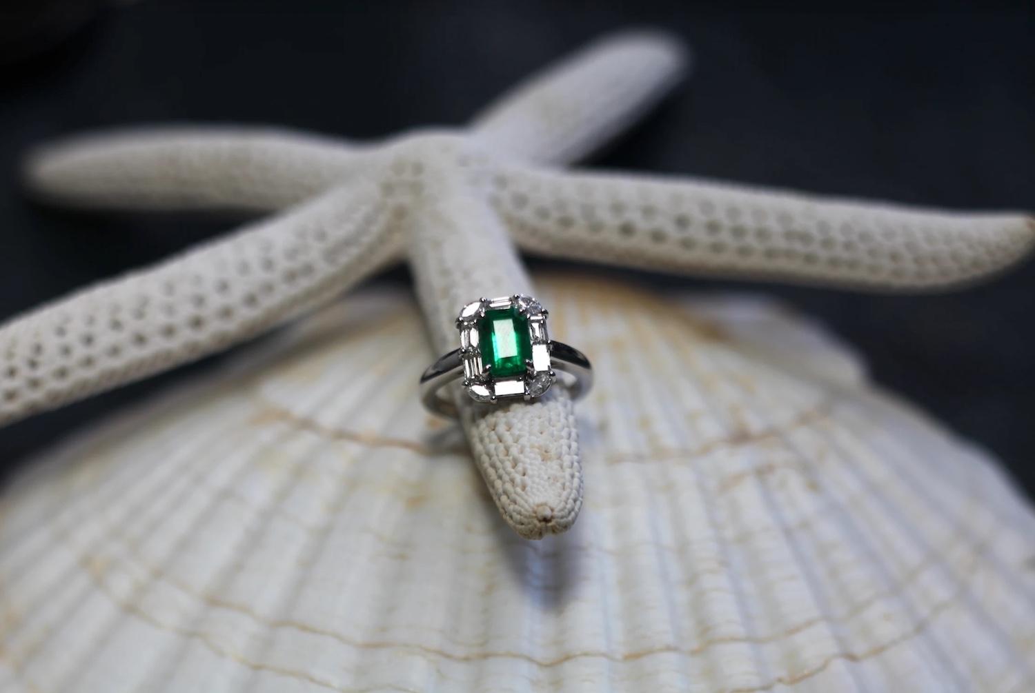 Green Emerald Diamond Ring