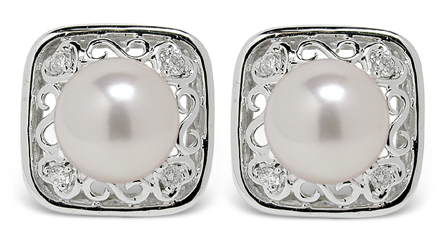 Joelle a Japanese Akoya Cultured Pearl Earring