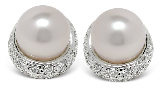 Jojo a Japanese akoya Cultured Pearl Earring