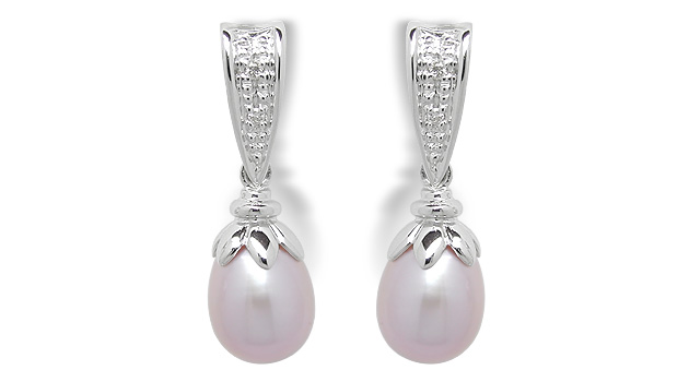 Kade a Japanese Akoya Cultured Pearl Pendant