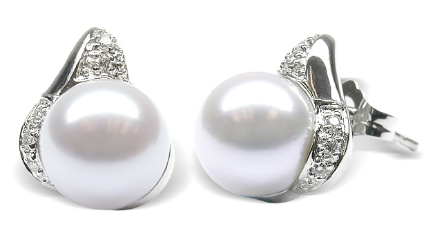 Livia a Japanese Akoya Cultured Pearl Earring