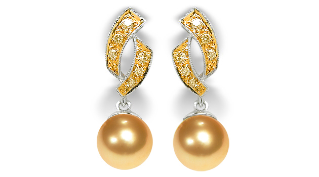 Rising Star a Golden South Sea Pearl Earring