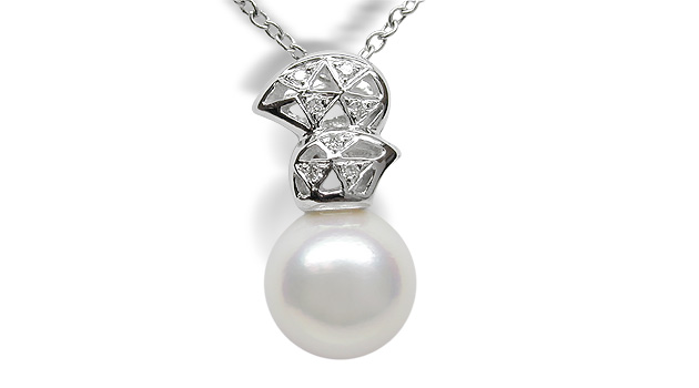 Rouge a Japanese Akoya Cultured Pearl Pendant