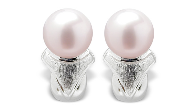 Sheila a Freshwater Cultured Pearl Earring