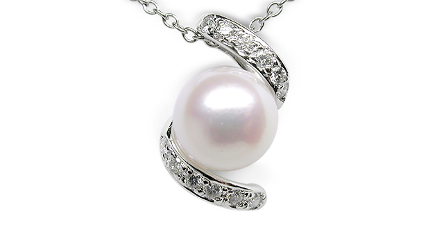 Swirl a Japanese Akoya Cultured Pearl Pendant