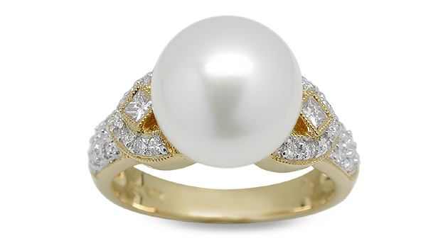 Toci a White South Sea Cultured Pearl Ring
