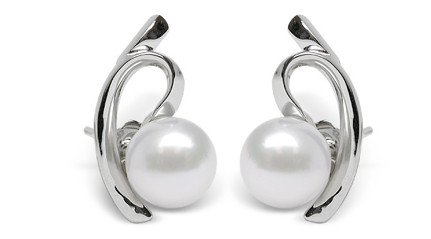 Verna a Japanese Akoya Cultured Pearl Earring