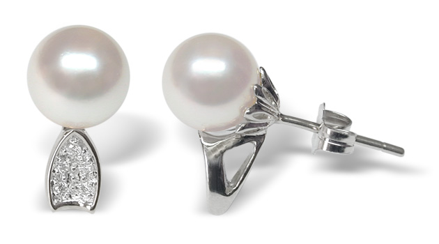 White Riva a Japanese Akoya Cultured Pearl Earring