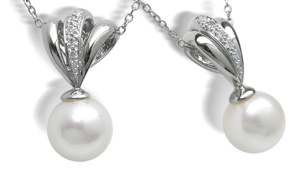 White Saci a Japanese Akoya Cultured Pearl Pendant